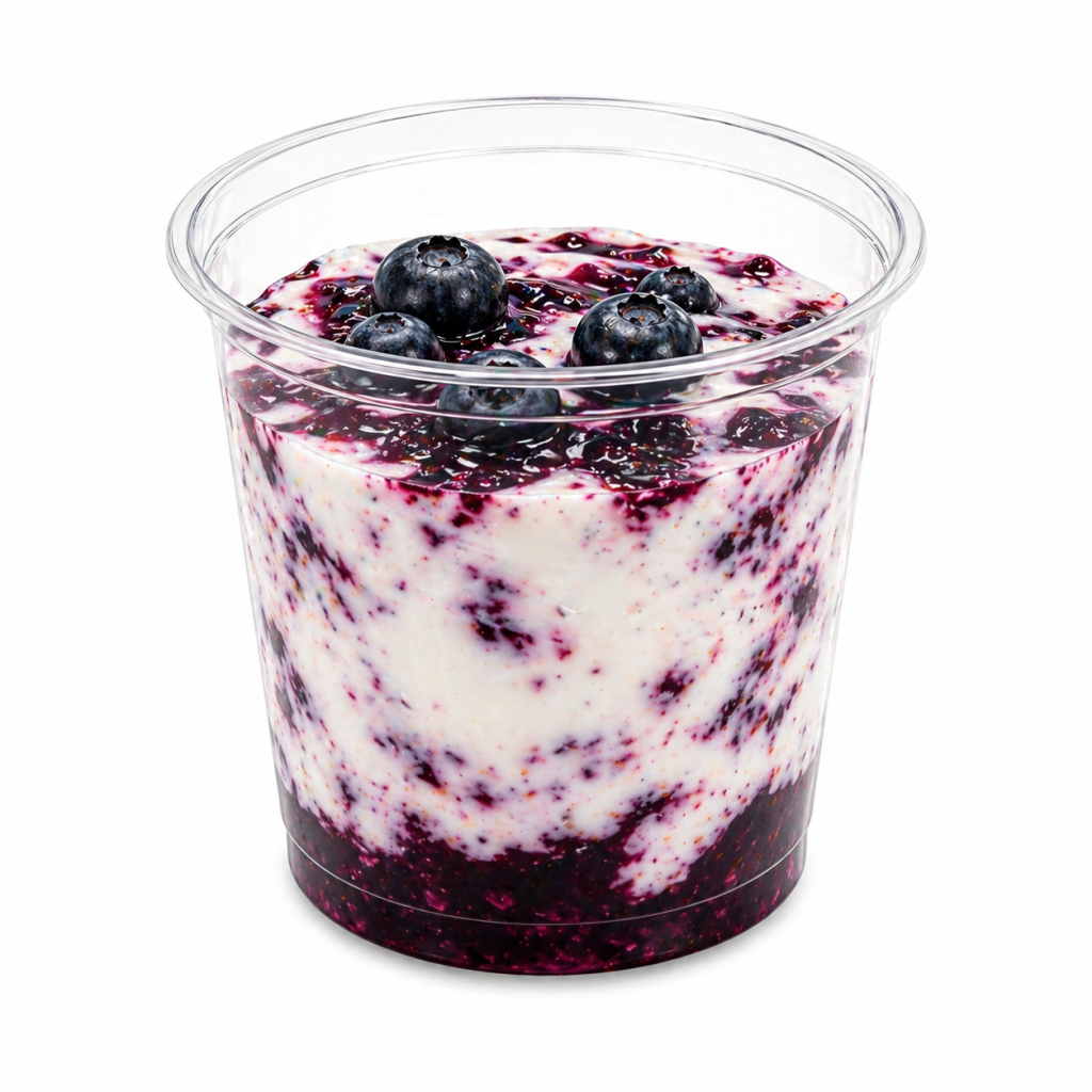 yaban mersinli yoğurt bardak ambalaj beyaz arka plan