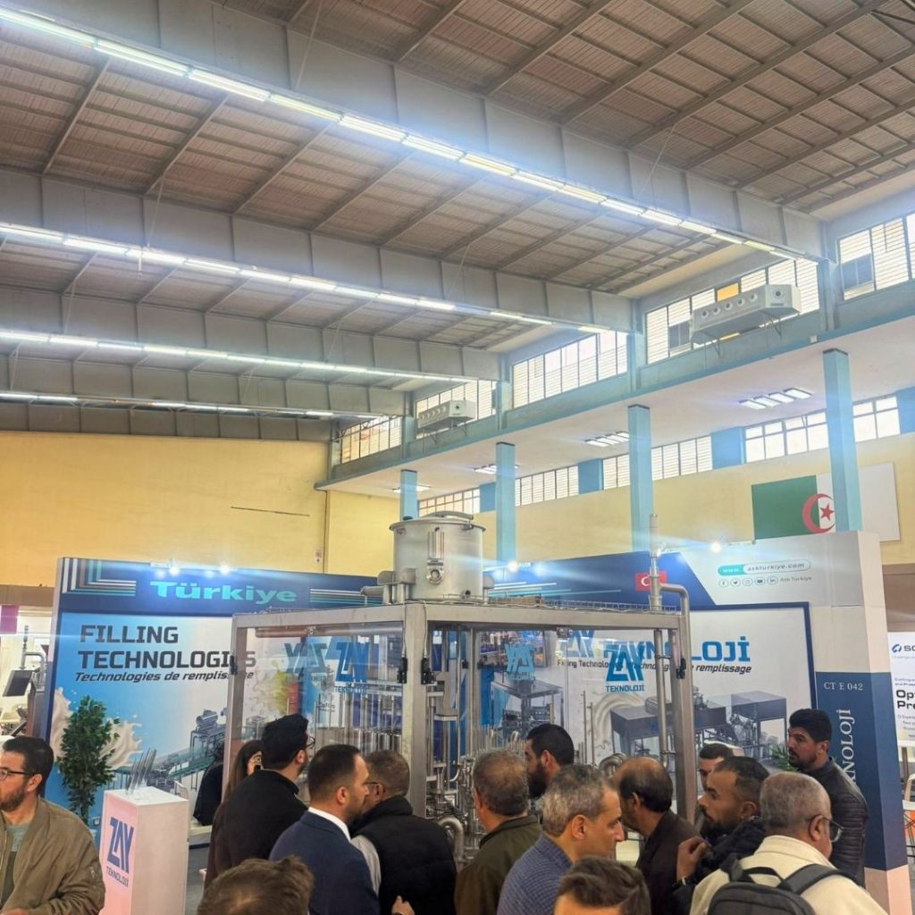 DJAZAGRO 2026 sonrası ZAY Teknoloji standında ziyaretçilerle teknik görüşme