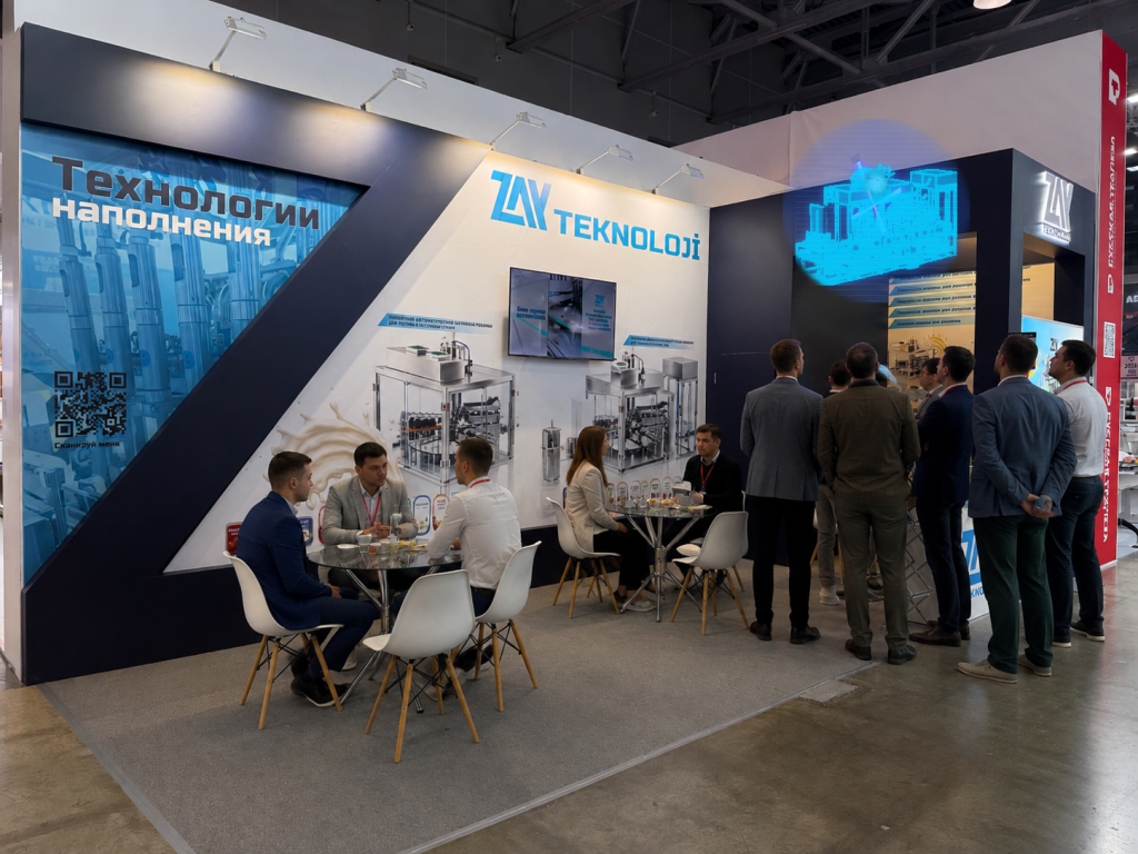 ZAY Teknoloji RosUpack 2026 Moskova fuarında hologram ile dolum makinesi tanıtımı yapıyor